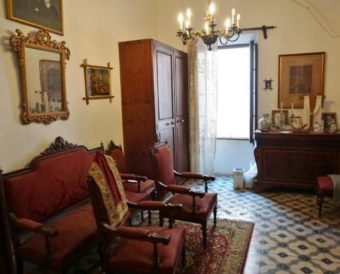 CAMPOS: Historisches Stadthaus mit Charme und Charakter aus dem 19. Jahrhundert in zentraler Ortslage, reformierungsbedürftig