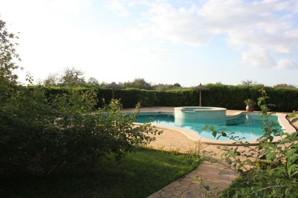 CAS CONCOS: Herrliche Naturstein-Finca in ruhiger Lage mit schönem Pool-Bereich und Garten mit altem Baumbestand