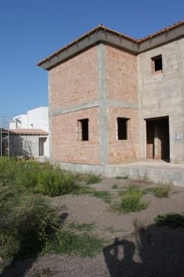 CALA BONA: Herrliches Neubau-Chalet im Rohbau mit gültiger Baugenehmigung in meer- und strandnaher Lage