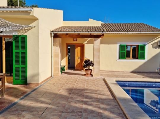 SA COMA: Herrliches Einfamilienhaus in ruhiger, strandnaher Lage mit gehobener Ausstattung, viel Privatsphäre, Pool und Garage