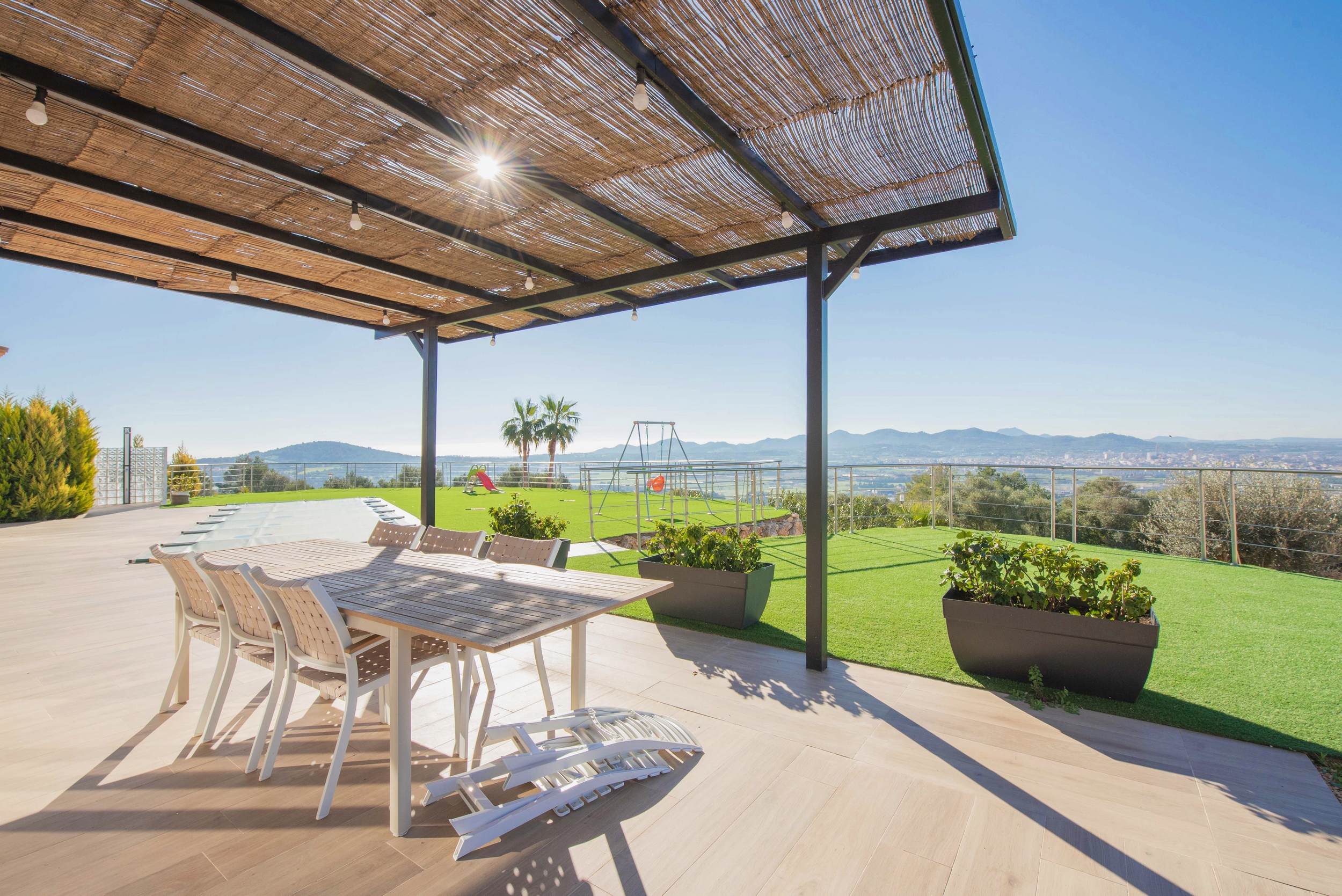 MANACOR: Moderne Neubau-Villa mit herrlichem Panoramablick und exklusiver Ausstattung in ruhiger Lage