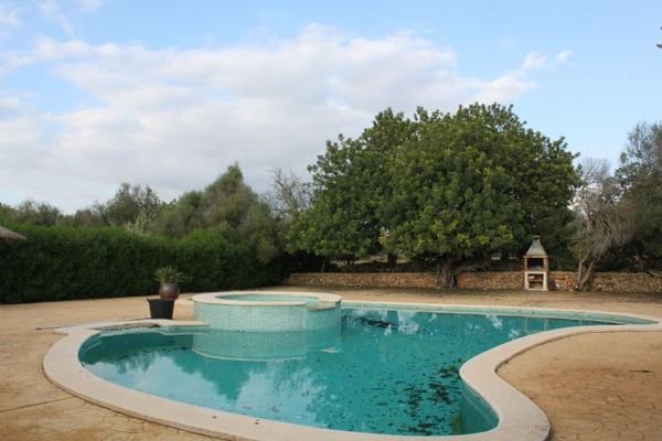 CAS CONCOS: Herrliche Naturstein-Finca in ruhiger Lage mit schönem Pool-Bereich und Garten mit altem Baumbestand