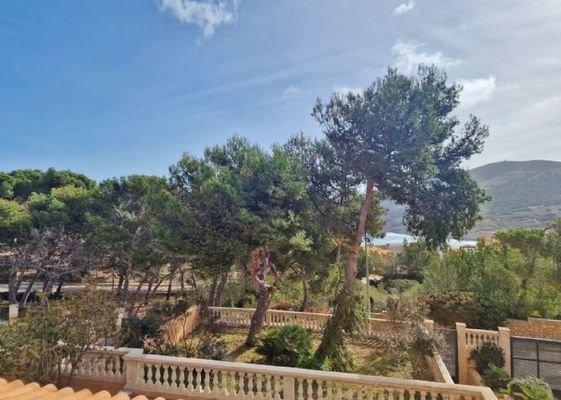 CALA MESQUIDA: Herrliches Naturstein-Einfamilienhaus mit schönem Panorama- und Meerblick in ruhiger, bevorzugter Wohnlage